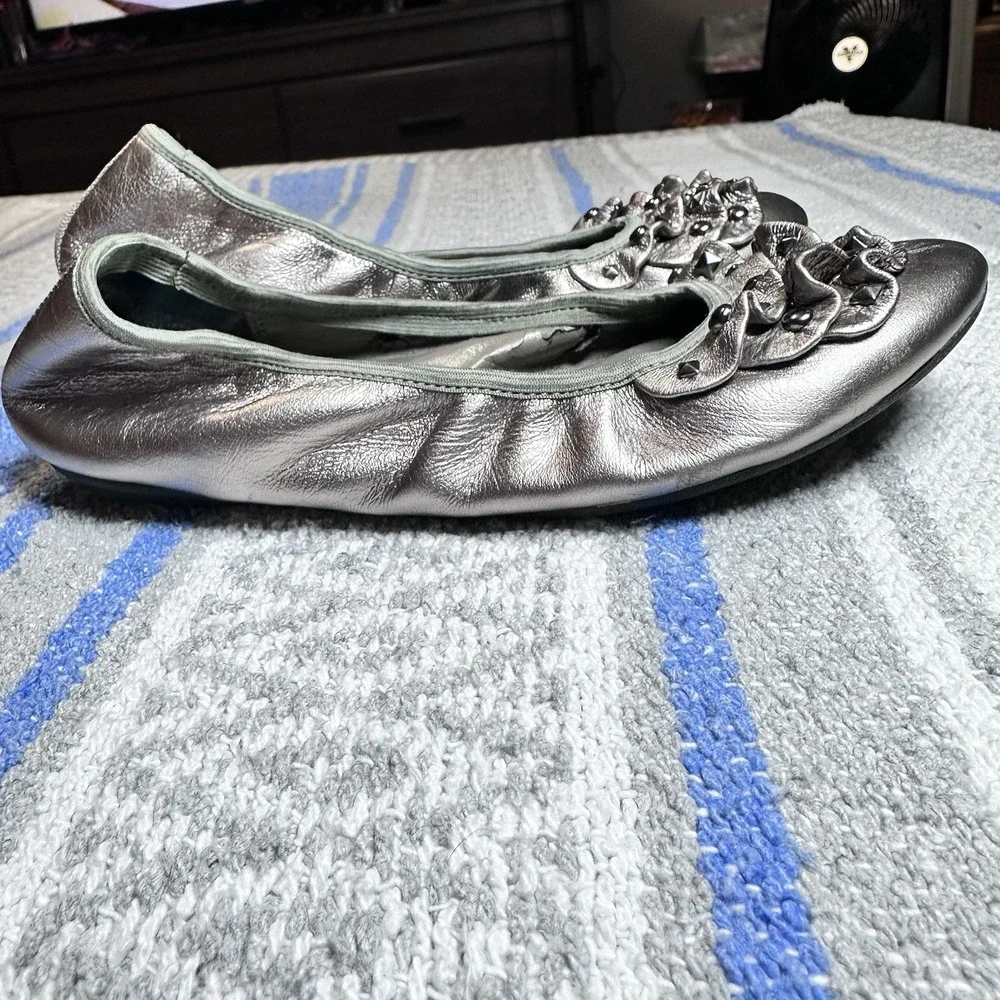 Nordstrom Girls Pewter Metallic Slip on Ballet Shoes Size 1